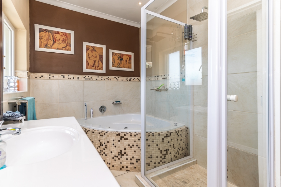 5 Bedroom Property for Sale in Fish Hoek Western Cape